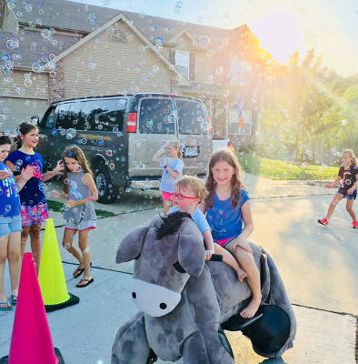 STL Bubble Van offers a variety of motorized Rydable animals.